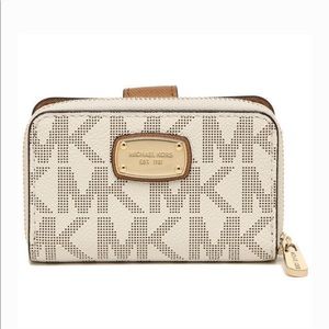 SOLD Michael Kors jet set coin key wallet